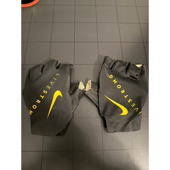 Nike LIVESTRONG Fingerless Cycling Gloves – Black – Large - Picture 1 of 3